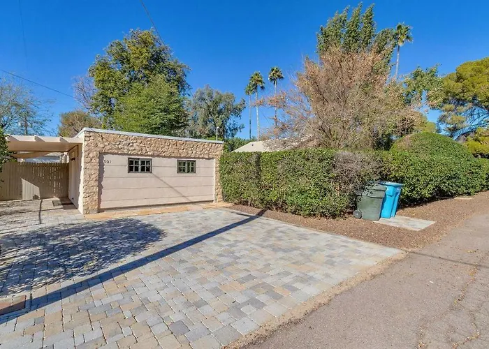 Little In Melrose! New Listing!