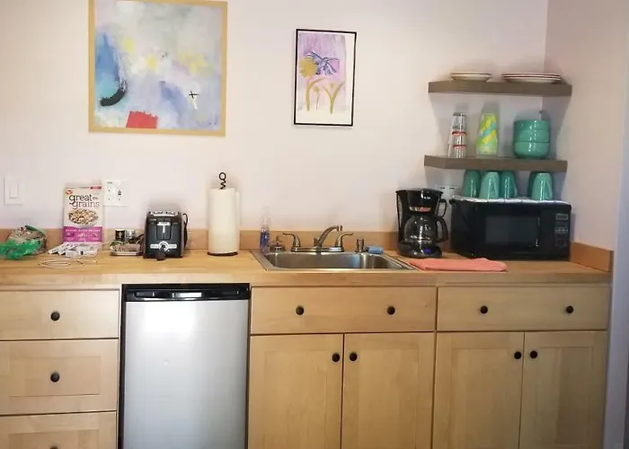 Little In Melrose! New Listing! 4* Phoenix