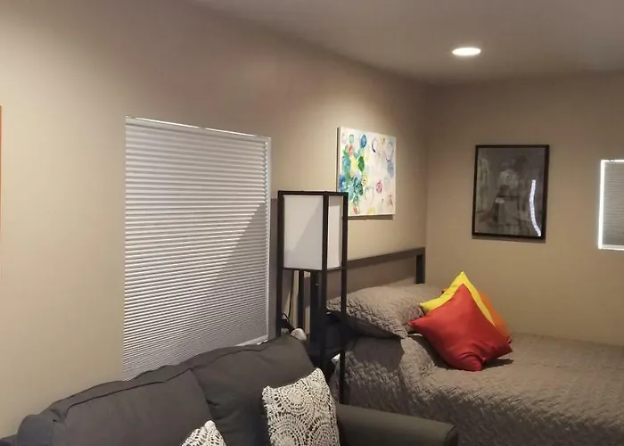 Little In Melrose! New Listing! 4* Phoenix